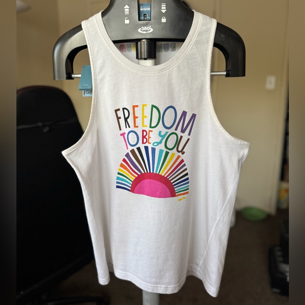 Brooks Womens Distance Graphic Tank Top Freedom To Be You Run Proud White Size M